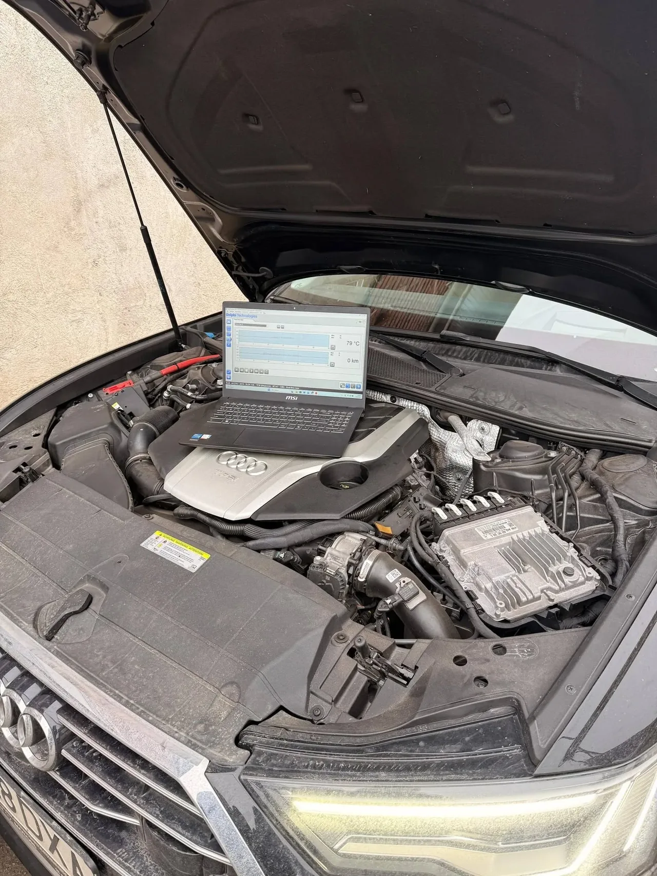 Compartiment motor Audi în atelierul Gencar